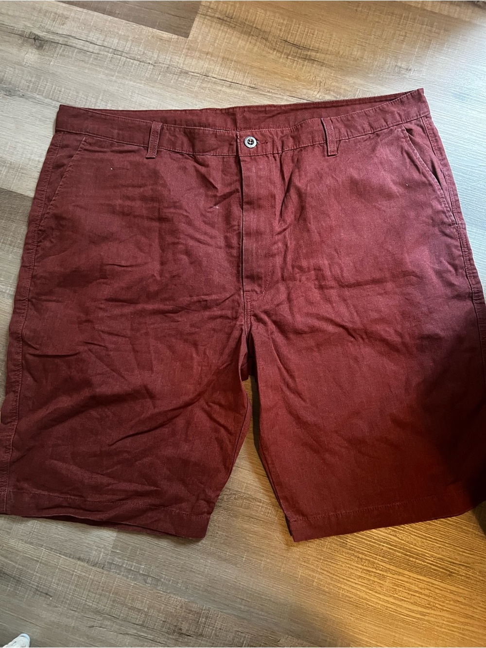 Levi's Men’s Maroon Flat Front Cotton Shorts